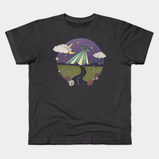 ufo desert Kids T-Shirt